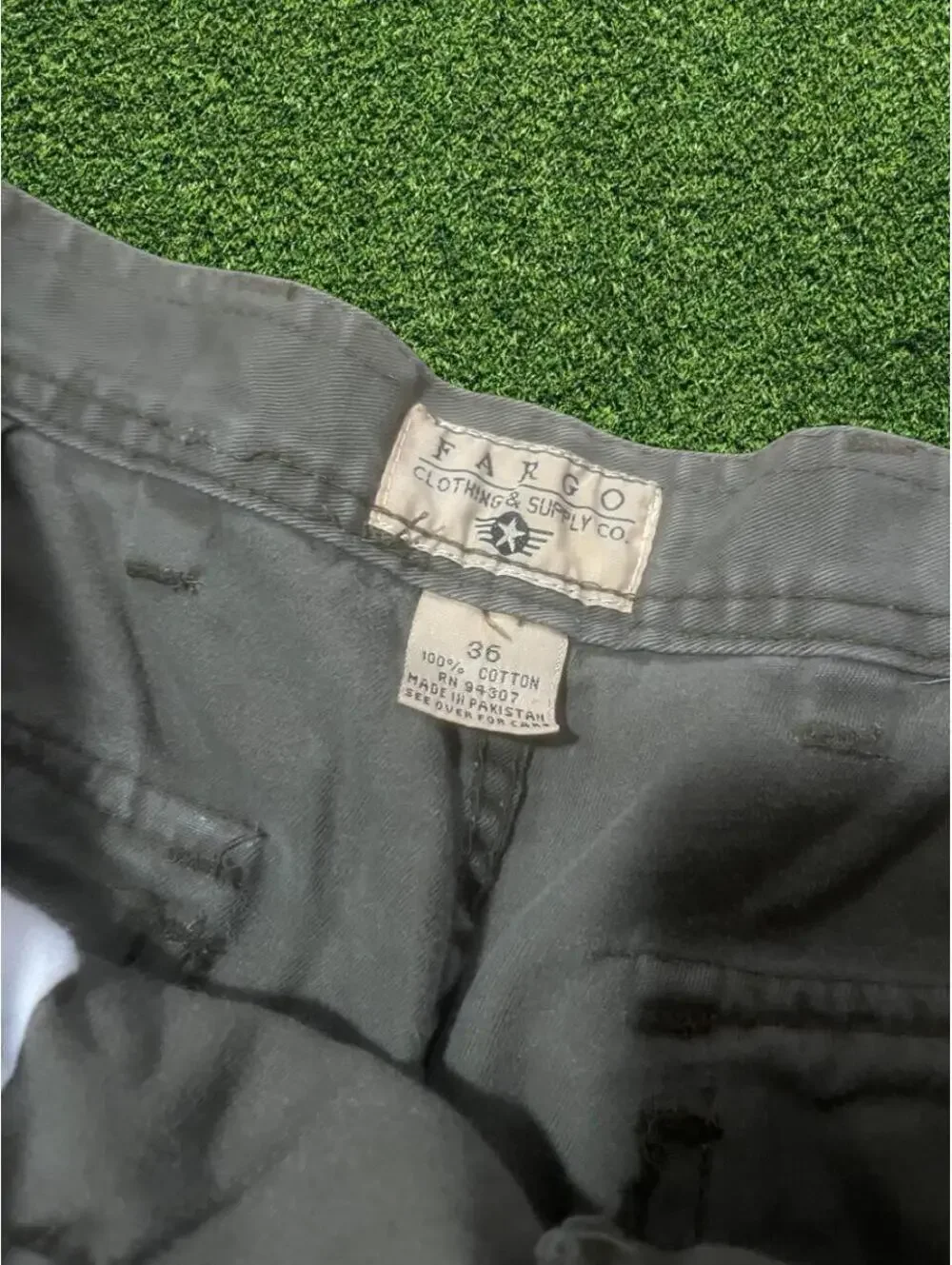 Vintage Fargo green cargo shorts, Size 36” (29)